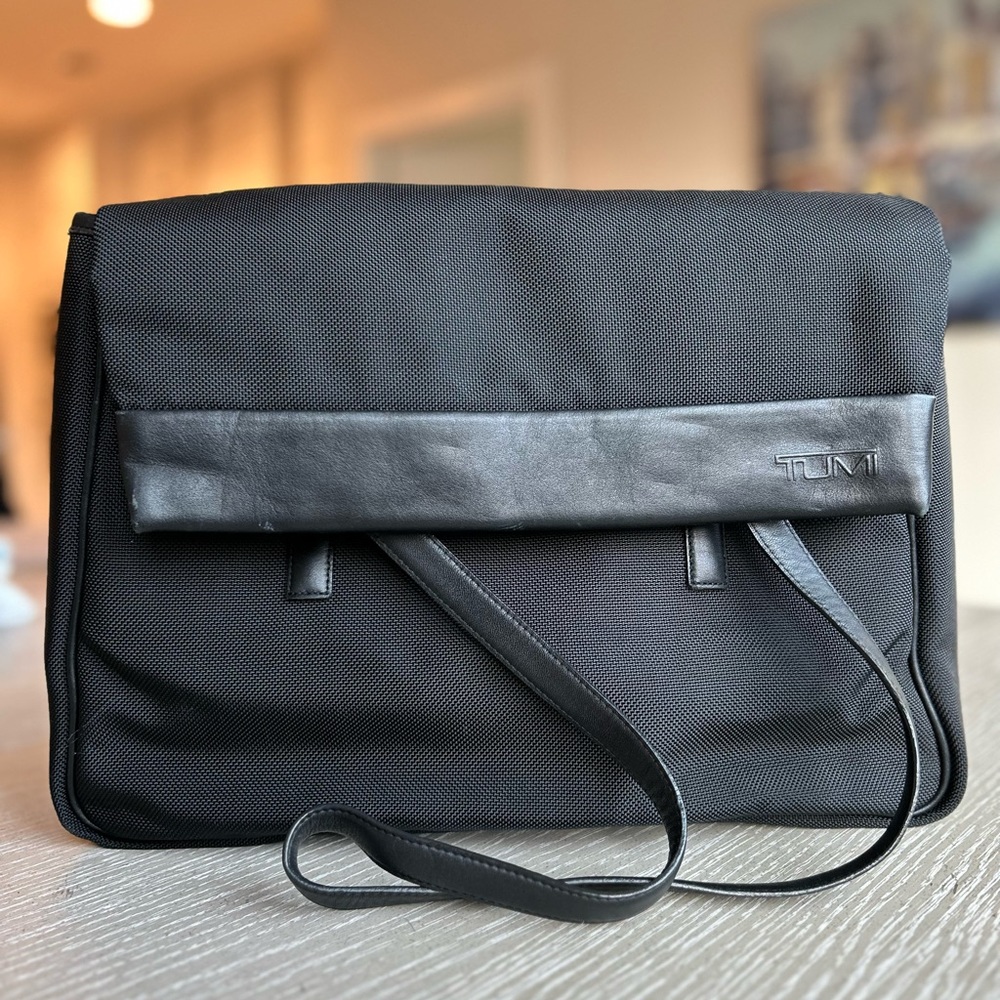 Tumi Black Nylon & Leather 16" Briefcase Laptop Shoulder Bag Business 43008D3.